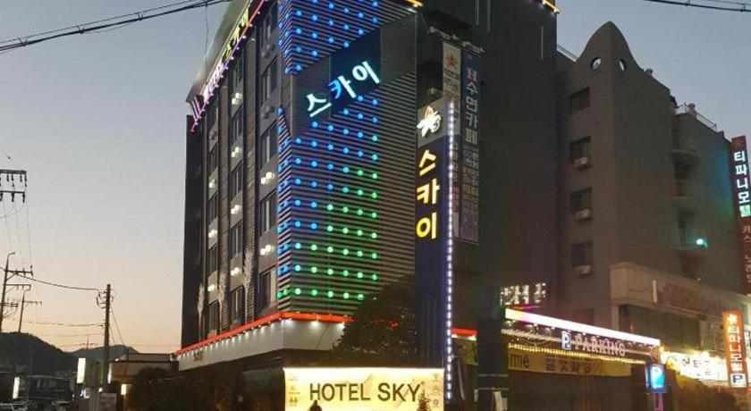Sky Hotel Чханвон Екстер'єр фото