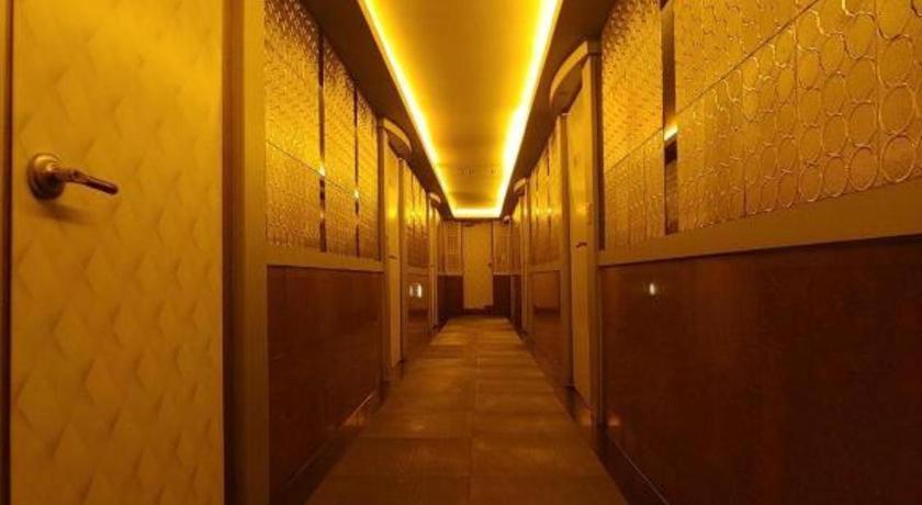 Sky Hotel Чханвон Екстер'єр фото
