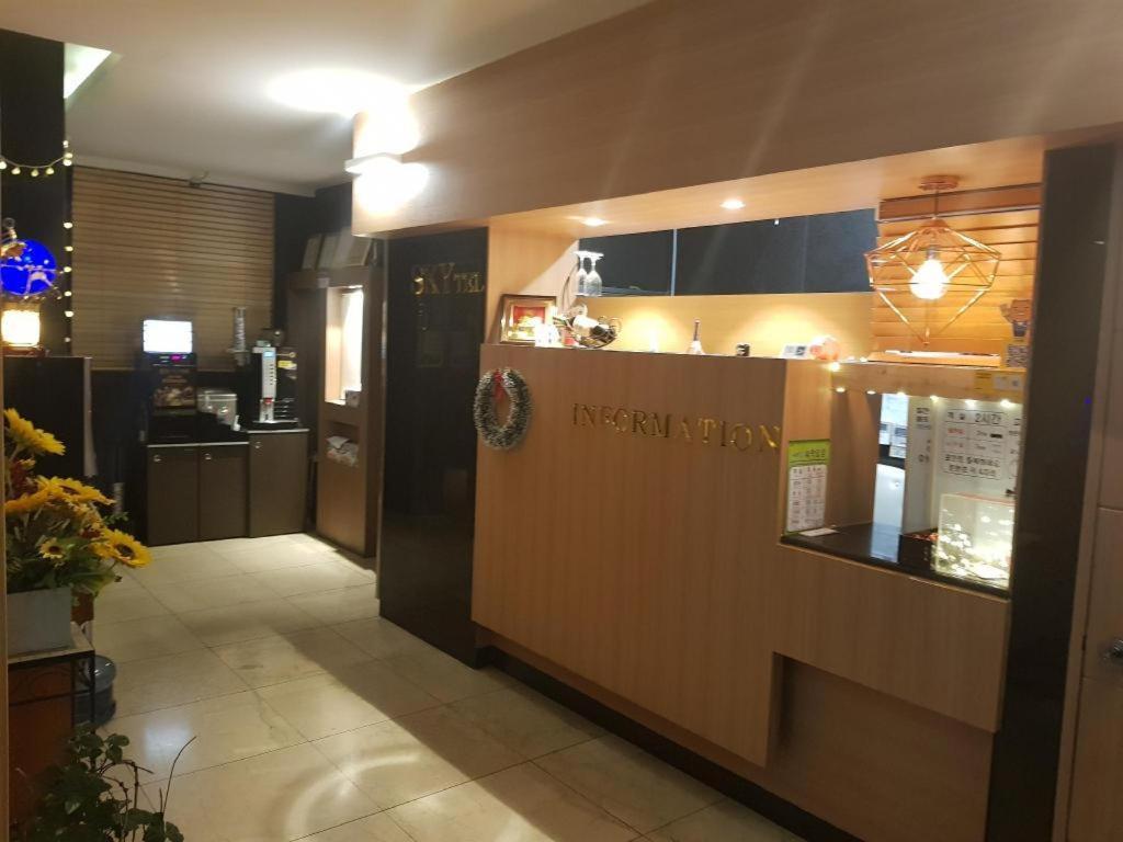Sky Hotel Чханвон Екстер'єр фото