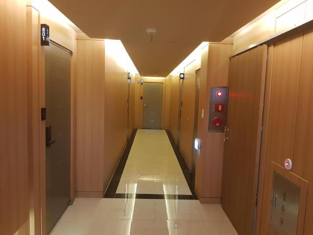 Sky Hotel Чханвон Екстер'єр фото