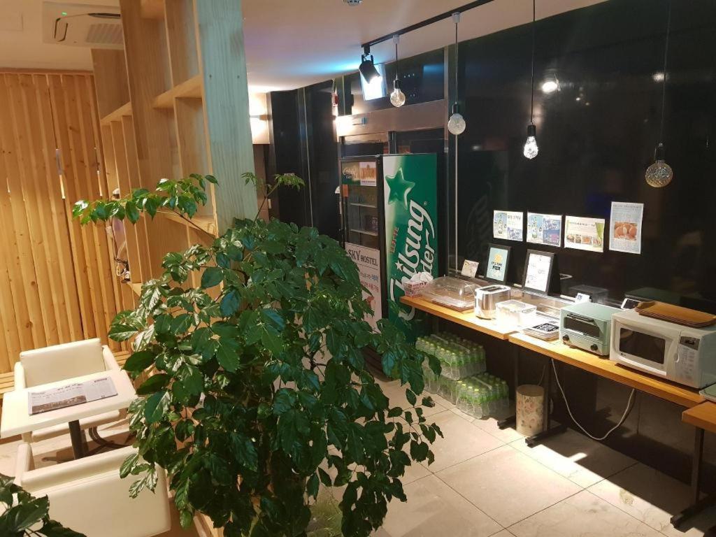 Sky Hotel Чханвон Екстер'єр фото