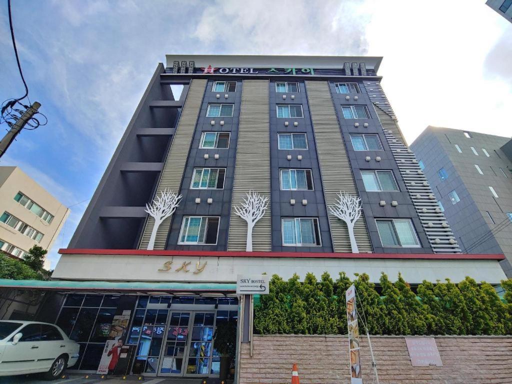 Sky Hotel Чханвон Екстер'єр фото