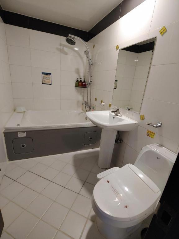 Sky Hotel Чханвон Екстер'єр фото