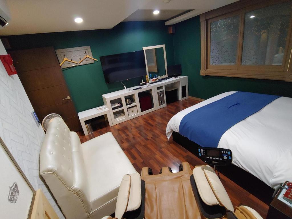 Sky Hotel Чханвон Екстер'єр фото