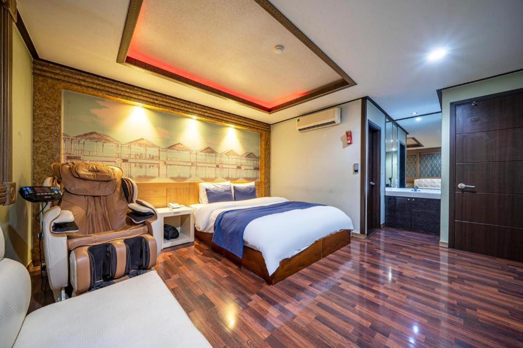 Sky Hotel Чханвон Екстер'єр фото